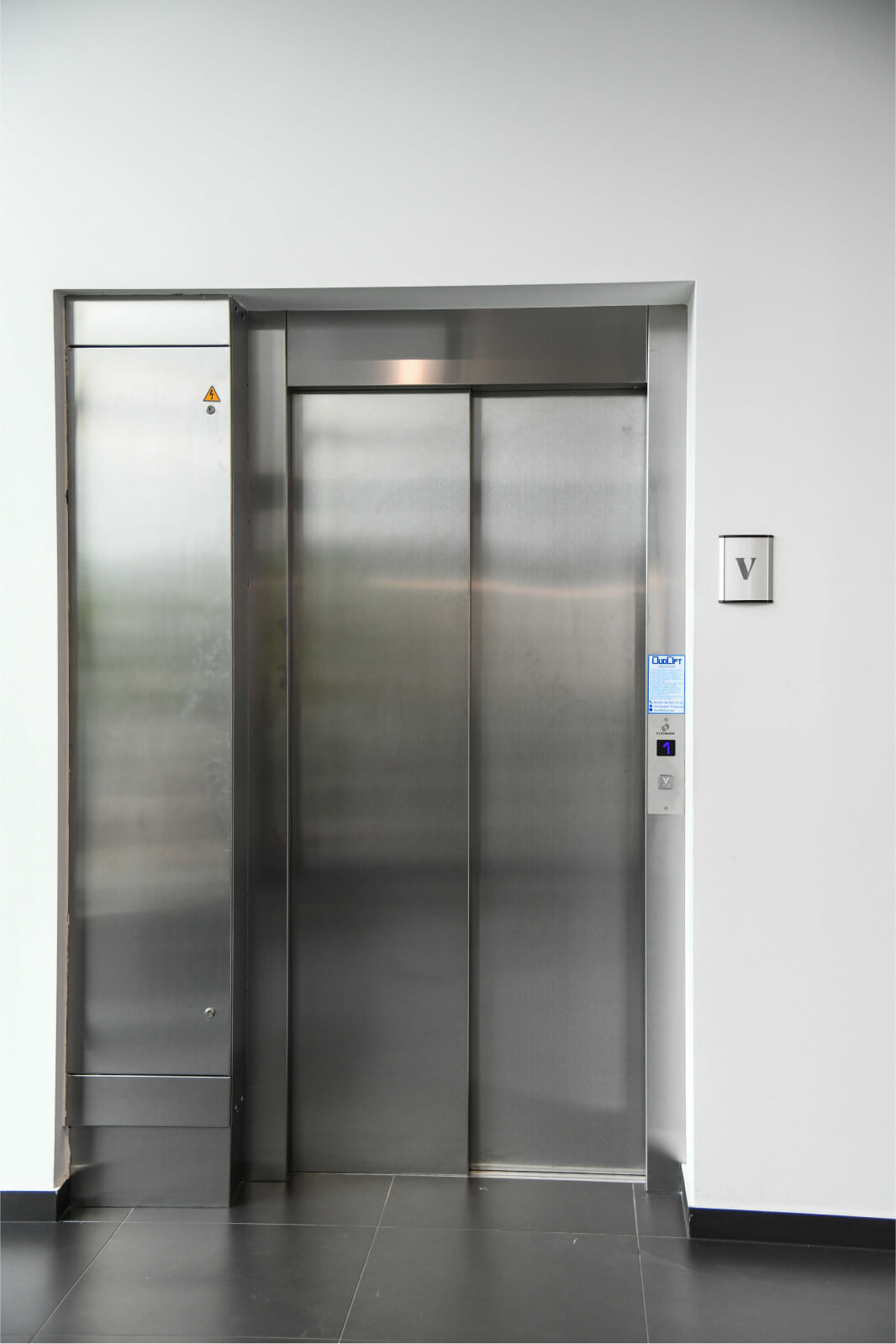 zatvoren lift